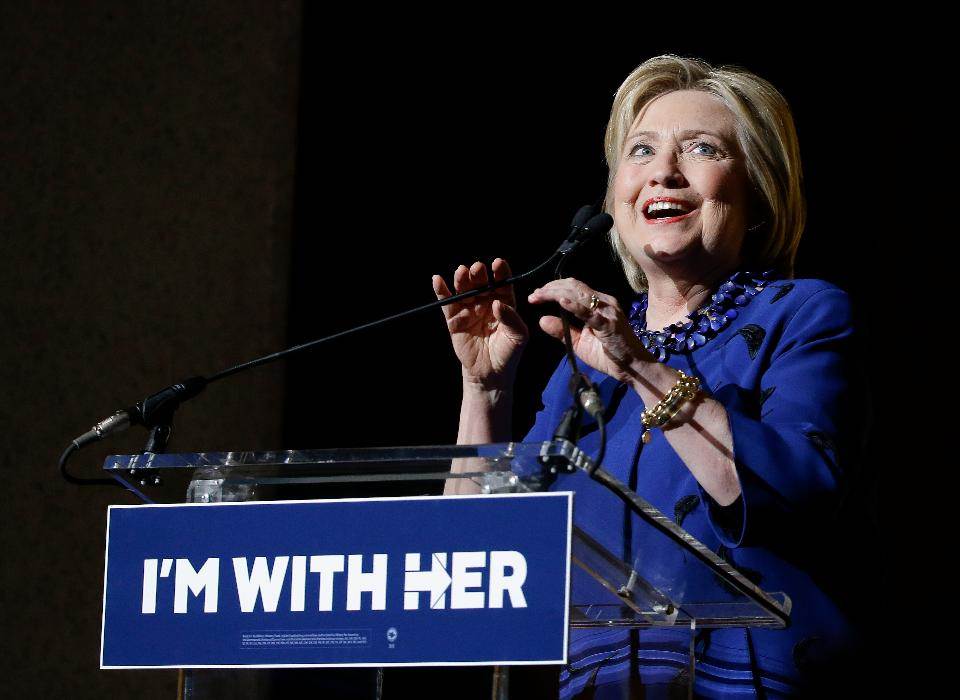 Hillary Clinton e seu slogan de campanha, “Eu Estou com Ela”