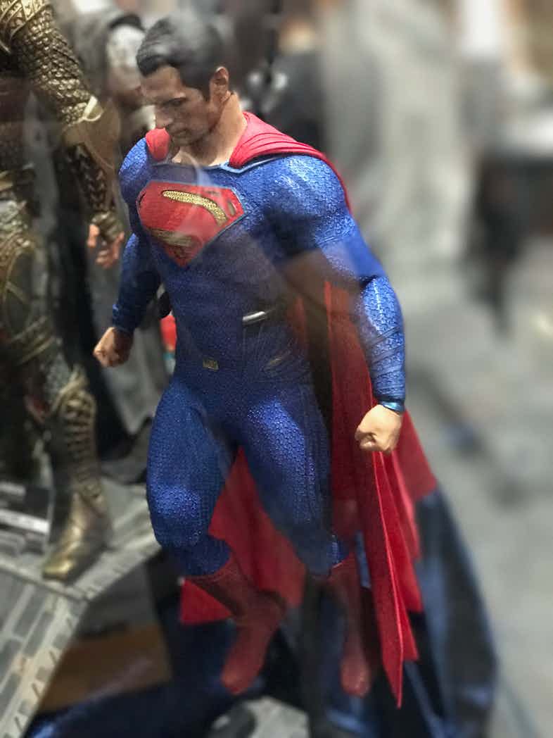 Hot-Toys-Justice-League-Superman-Suit
