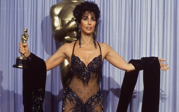 Cher com seu Oscar, em 1988