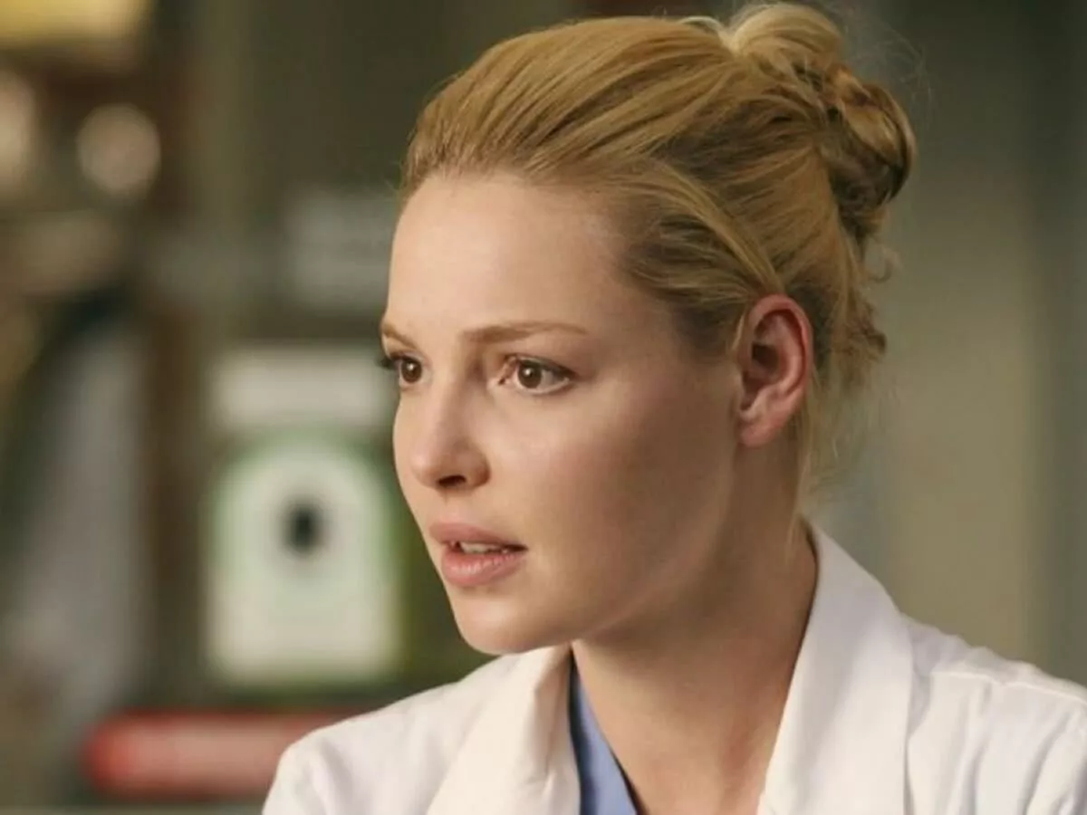 Katherine Heigl como Izzie Stevens en Grey's Anatomy.