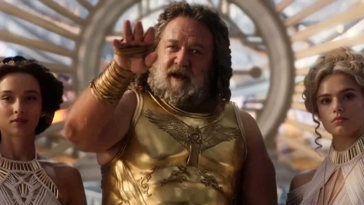 Russel Crowe como Zeus em Thor: Amor & Trovão