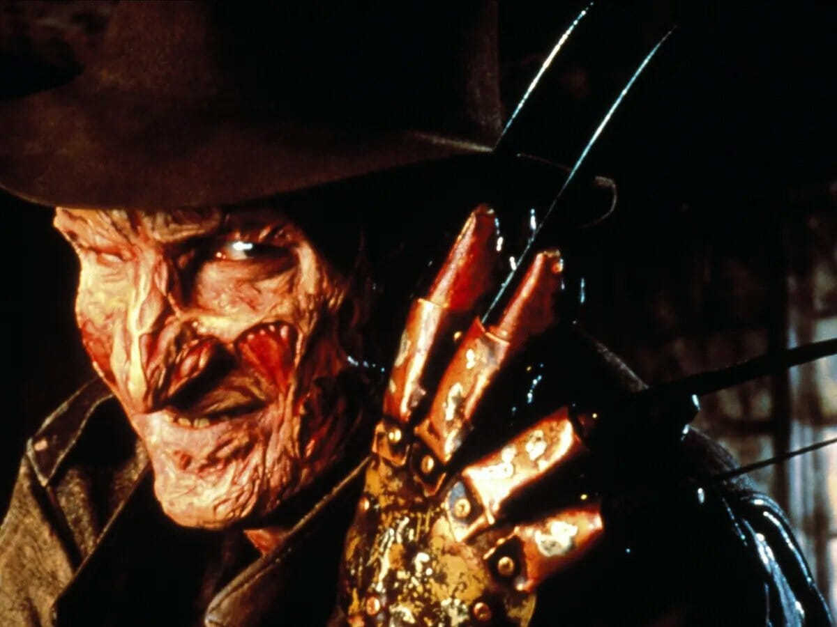 Robert Englund como Freddy Krueger em A Hora do Pesadelo