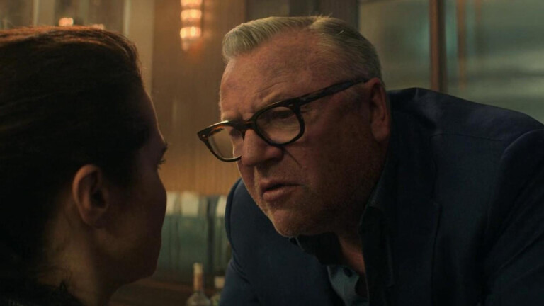 Ray Winstone em Viúva Negra