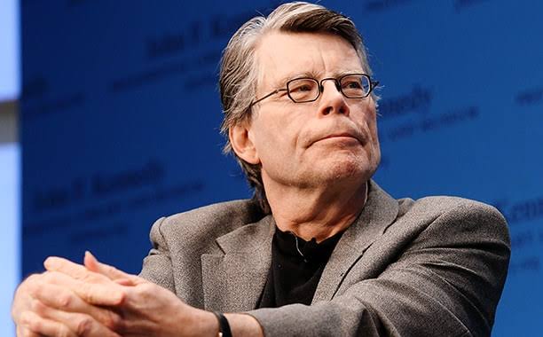 Stephen King elogiou o terror francês sobre uma invasão de aranhas em um prédio de apartamentos.