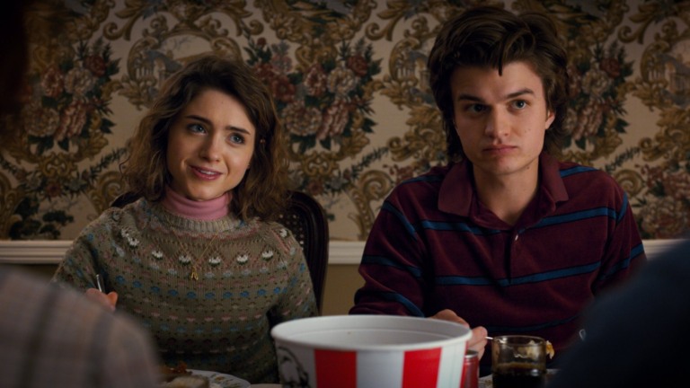 Nancy e Stevens em Stranger Things
