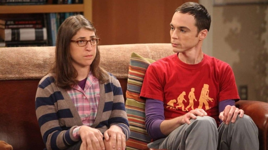 Amy e Sheldon em The Big Bang Theory