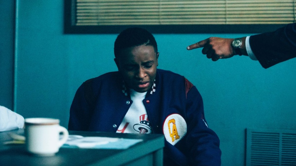Caleel Harris em Olhos que Condenam da Netflix
