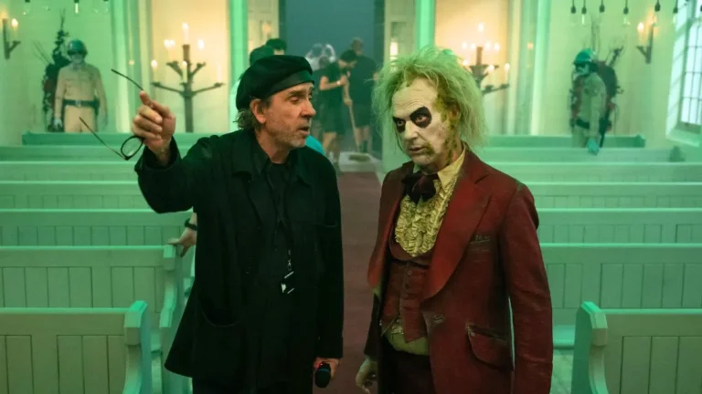 Tim Burton e Michael Keaton no set de Beetlejuice 2