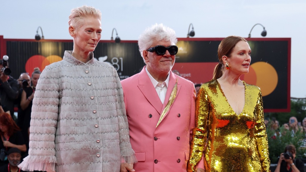 Tilda Swinton, Pedro Almodóvar e Julianne Moore no Festival de Veneza