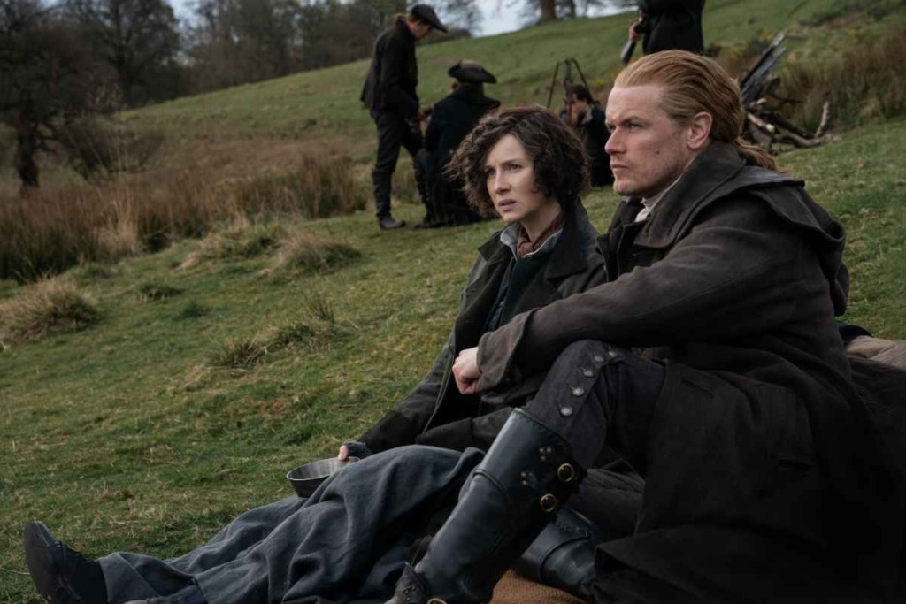 Caitriona Balfe e Sam Heughan em Outlander