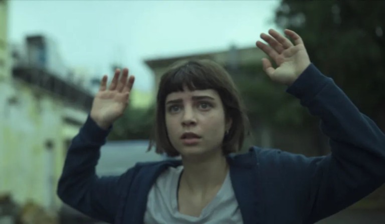 Cena do filme Meu Nome É Vingança da Netflix Cena do filme Meu Nome É Vingança da Netflix