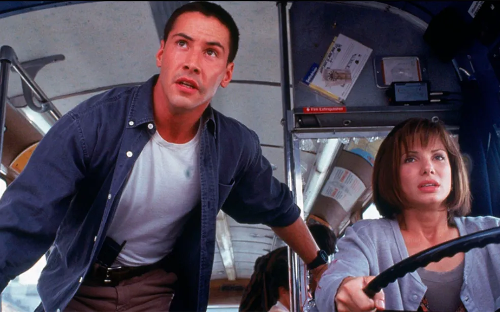 Sandra Bullock e Keanu Reeves em Velocidade Máxima