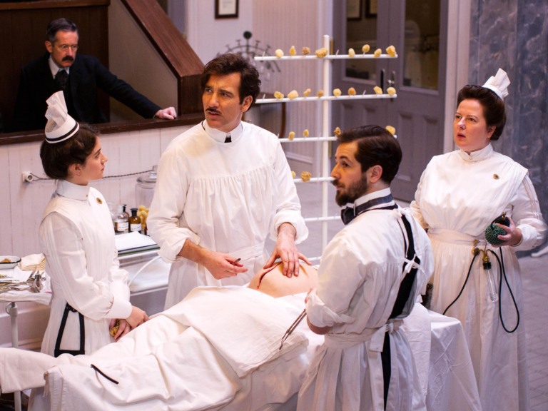 Fãs de The Pitt precisam assistir esta ótima série médica com Clive Owen na HBO Max