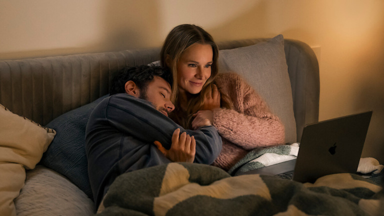 Ninguém Quer: Primeiras imagens da segunda temporada revelam clima romântico entre Joanne e Noah Ninguém Quer: Primeiras imagens da segunda temporada revelam clima romântico entre Joanne e Noah