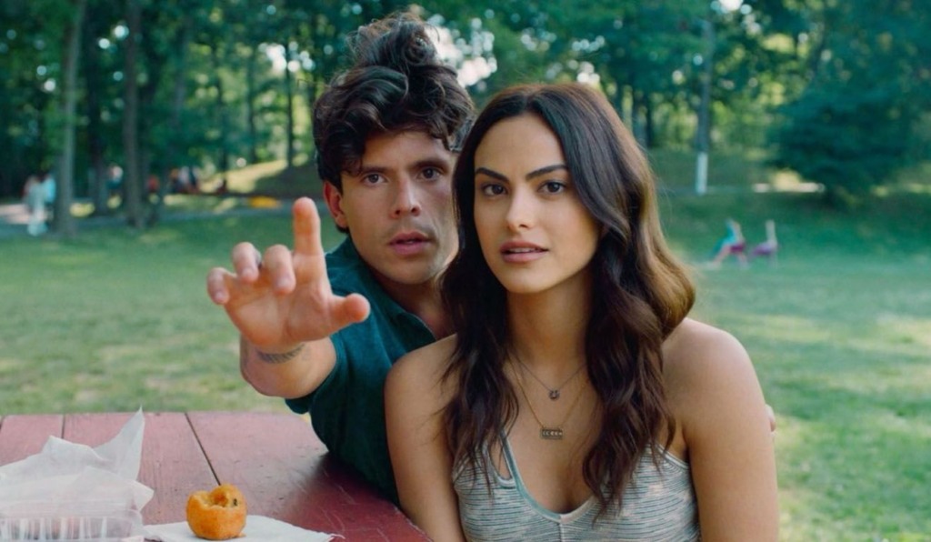 Rudy Mancuso e Camila Mendes no filme Música