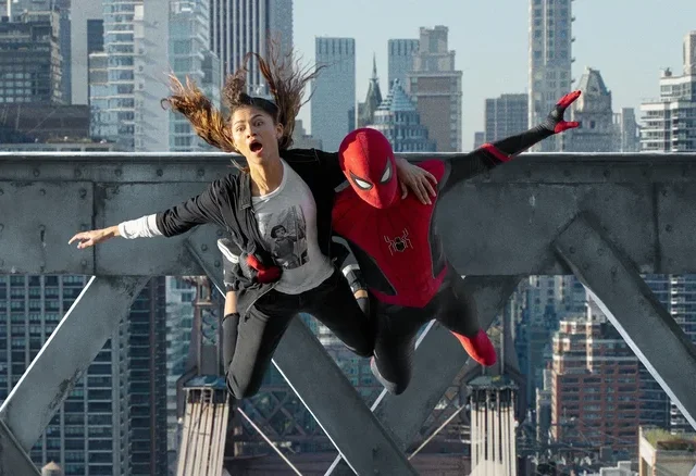 Novas fotos do set de Homem-Aranha: Um Novo Dia revelam um grande spoiler de Zendaya