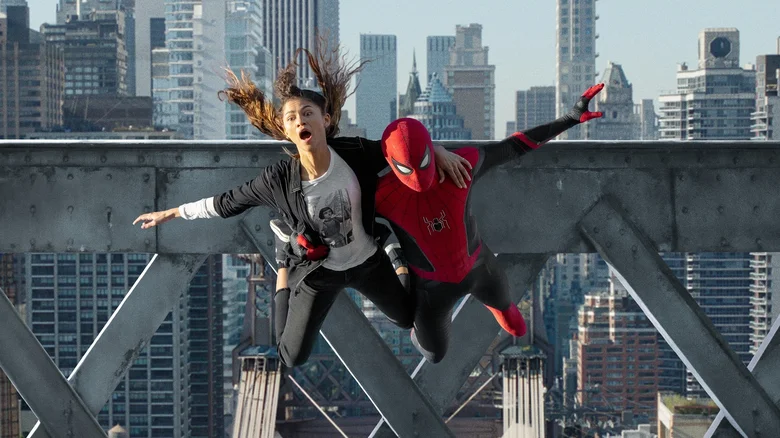Novas fotos do set de Homem-Aranha: Um Novo Dia revelam um grande spoiler de Zendaya