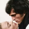 Margot Robbie e Jacob Elordi vivem romance intenso no trailer de O Morro dos Ventos Uivantes